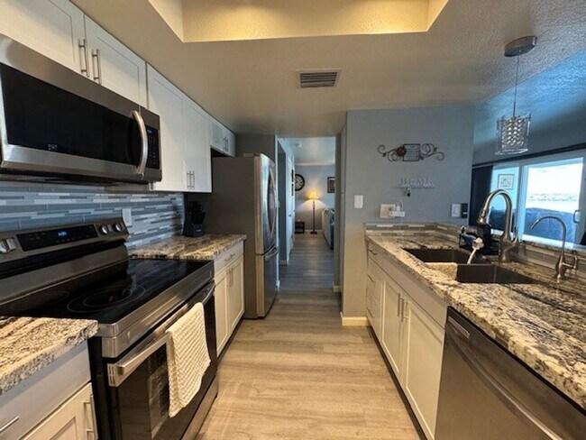 Building Photo - Furnished 2 BR Condo w/ Utilities Boat Dock, Marina, Garage -Roadhaven Marina Avail June-Dec, May...