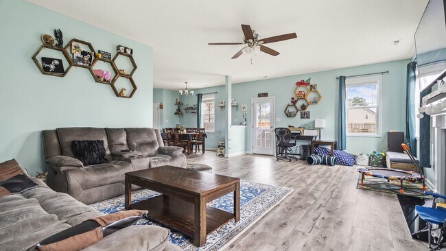 Building Photo - 4-Bedroom Hunter's Creek Gem