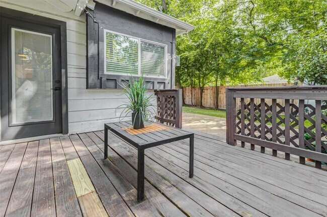 Building Photo - 22222 Greenbrook Dr