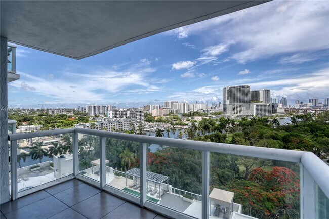 Building Photo - 1861 NW South River Dr