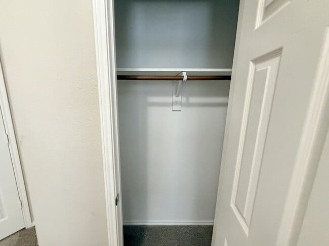 Building Photo - 1713 Lake Way Dr