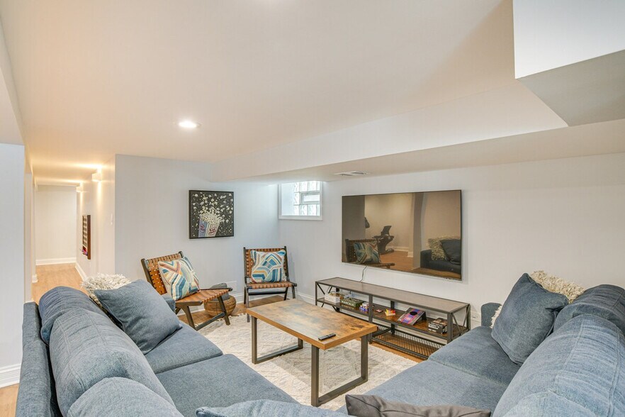 Building Photo - 1503 Fowler Ave