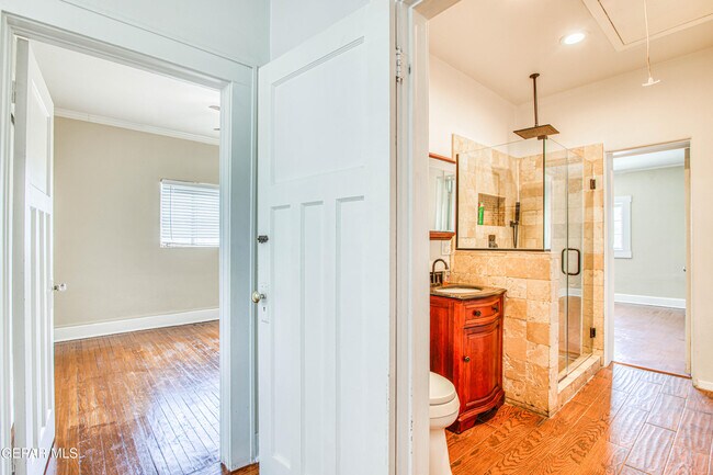 Building Photo - 1701 Elm St