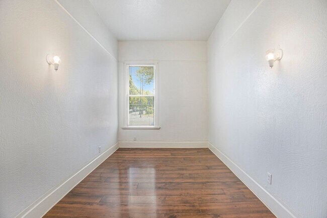 Building Photo - 1401 Sherman St. - 1 bedroom | 1 bath | Lo...