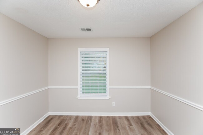 Building Photo - 2528 Country Lake Cir