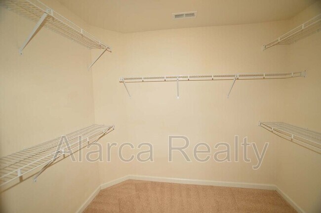 Building Photo - 1737 Evergreen Dr