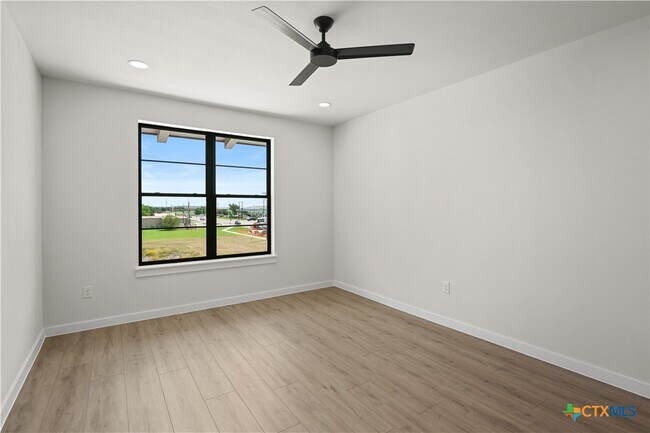Building Photo - 634 Central Pkwy