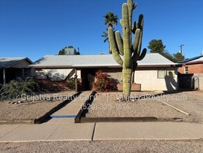 Building Photo - Cute 2 Bedroom House for Rent - Close to Reid Park  (22nd St/Tucson)