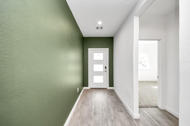 Building Photo - 10438 Plateau Pt Trl