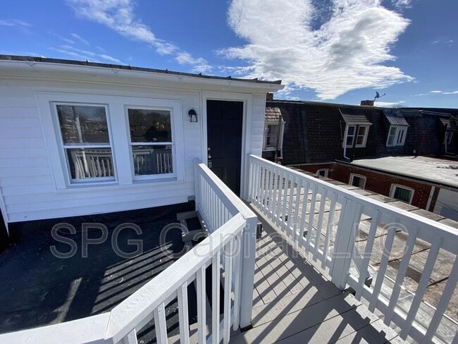 Building Photo - 164 S Pine St