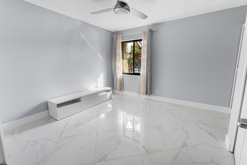 Building Photo - 3068 S Oakland Forest Dr