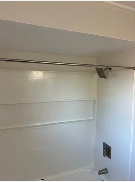 Building Photo - 982 S Schodack Rd