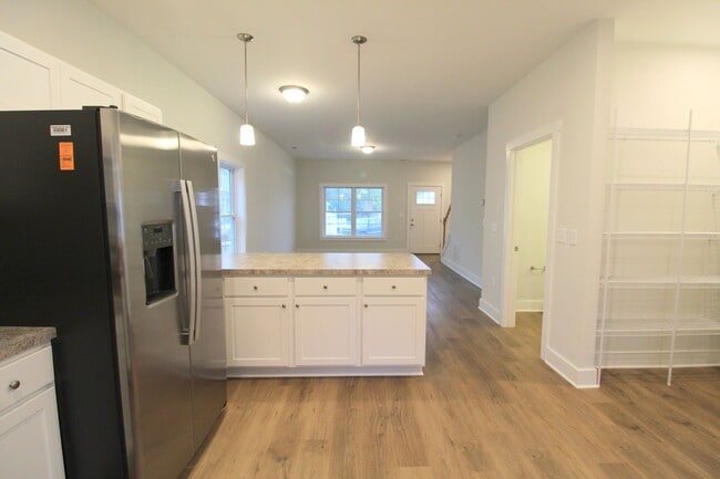 Building Photo - Lease assignment