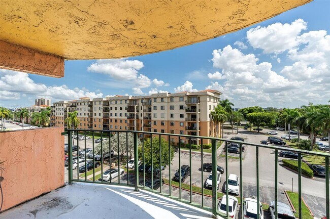 Building Photo - 9310 Fontainebleau Blvd