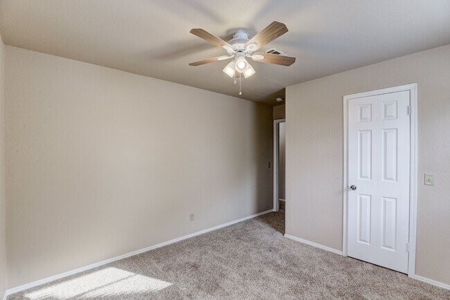 Building Photo - 4 Bedroom,2.5 Bath and 2 Car Garage Duplex with Fireplace and Prime Location Near Lake Hefner