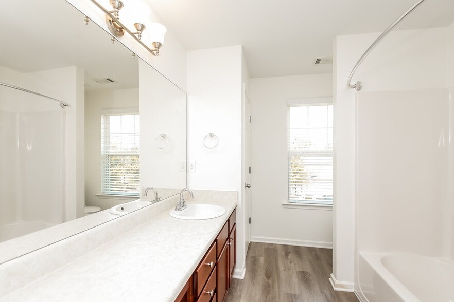 Building Photo - 55 Bollen Ln