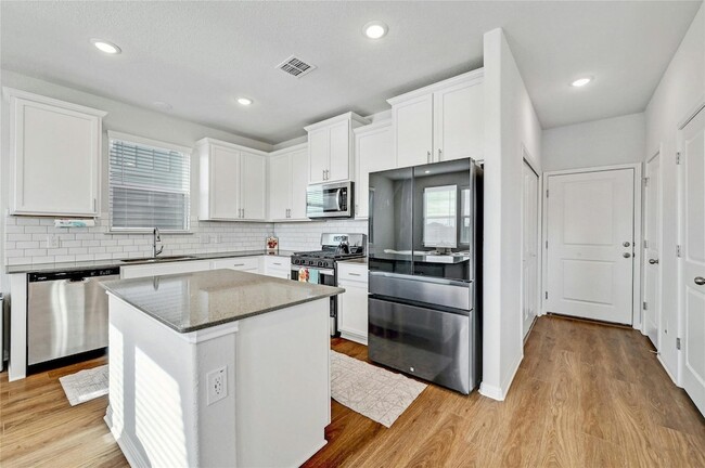 Building Photo - 6554 Marsh Ln