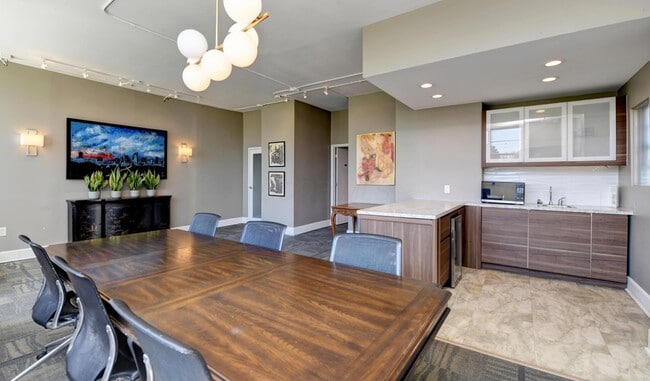 Building Photo - 1620 E Broad St