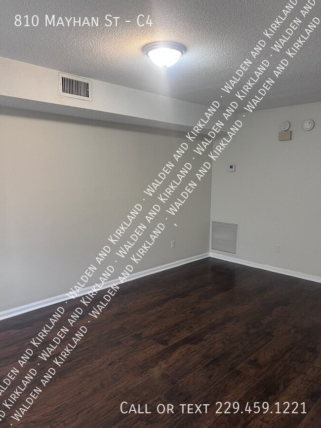 Building Photo - 810 Mayhan St