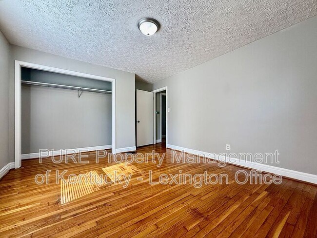 Building Photo - 829 Darley Dr
