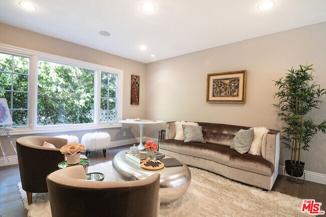 Building Photo - 9145 Sawyer St