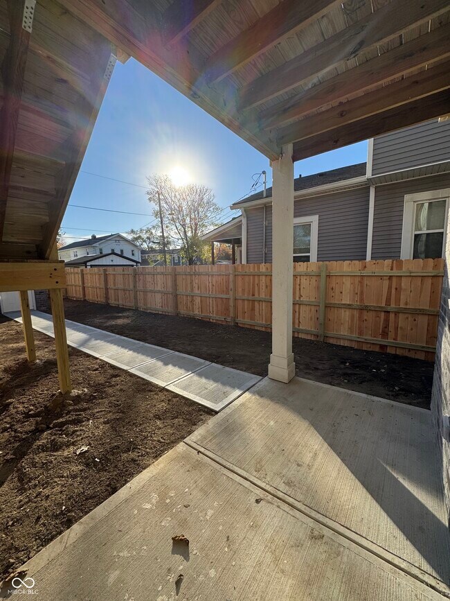 Building Photo - 225 N Hamilton Ave