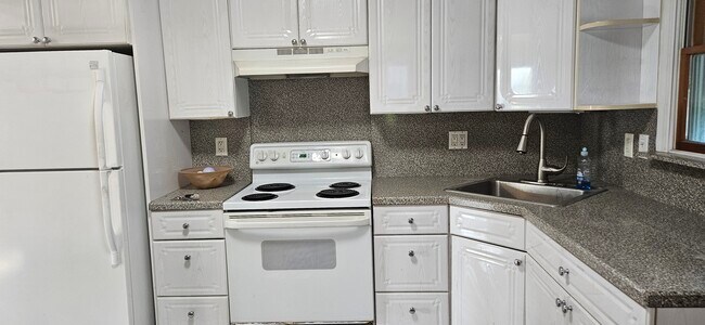 Primary Photo - 1 Hallock St