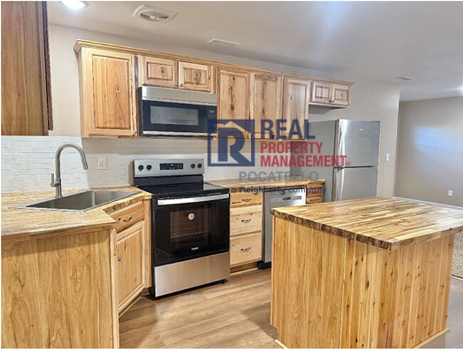 Building Photo - 13355 N Dekay Rd
