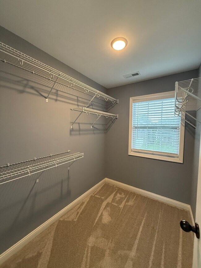 Building Photo - **For Rent: Gorgeous 4 Bed, 2.5 Bath Home ...