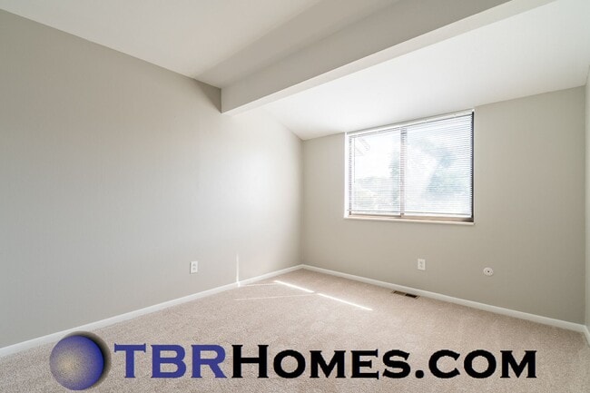 Building Photo - 6901 W 87th Way