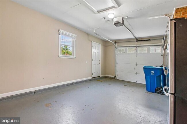 Building Photo - 1710 Chesterford Way