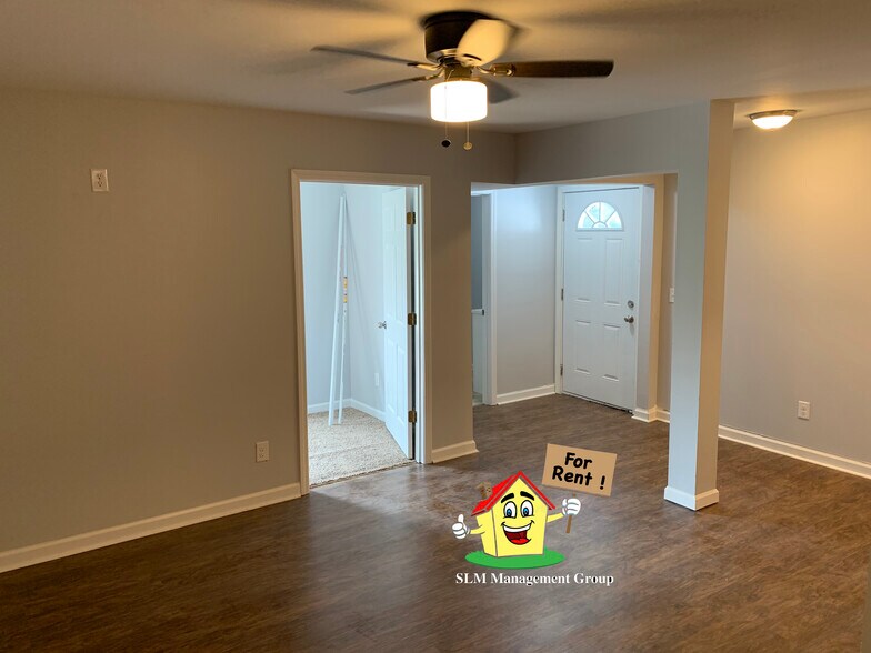 Building Photo - 5617 Oak St