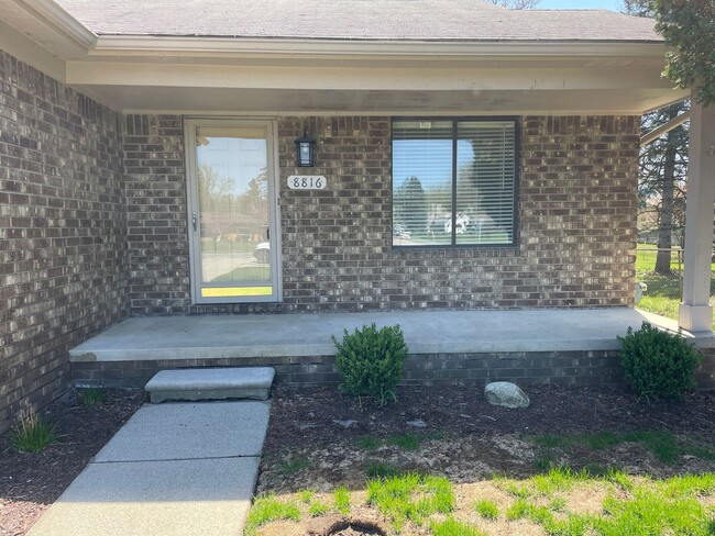 Building Photo - 2-Bedroom Duplex with full basement, 1-Car...