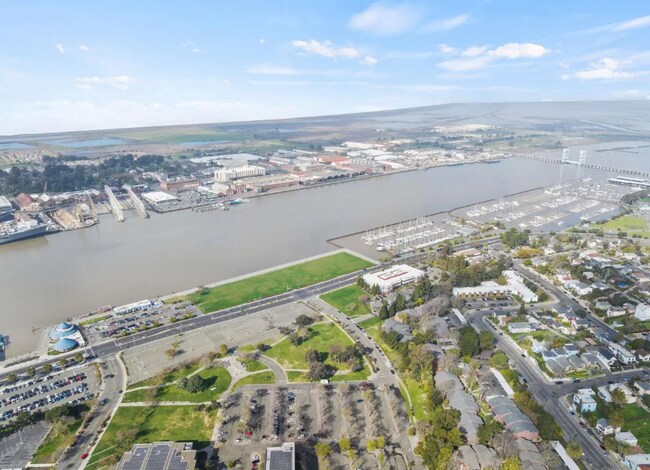 Building Photo - 1715 Sonoma Blvd