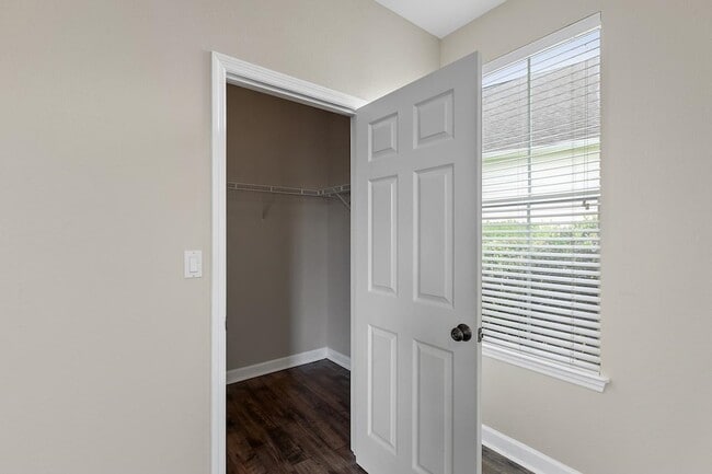 Building Photo - 3034 Cummings Ave