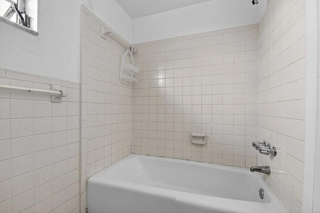 Building Photo - 1406 Barton Rd