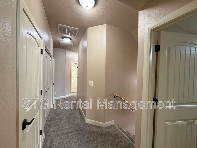 Building Photo - 449 W 500 N