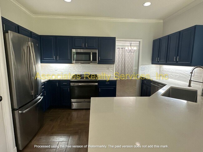 Building Photo - Beautiful Family home in Mentone!