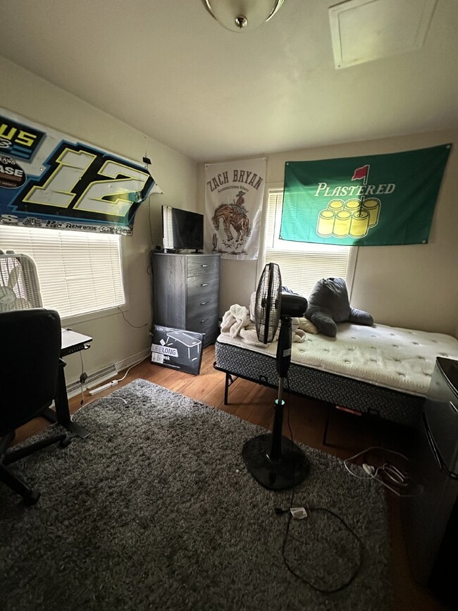 Building Photo - Exciting 3 Bed 1 & 1/2 Bath close to UWEC!