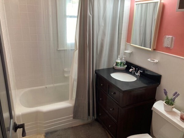 Building Photo - 14 Shakespeare Rd