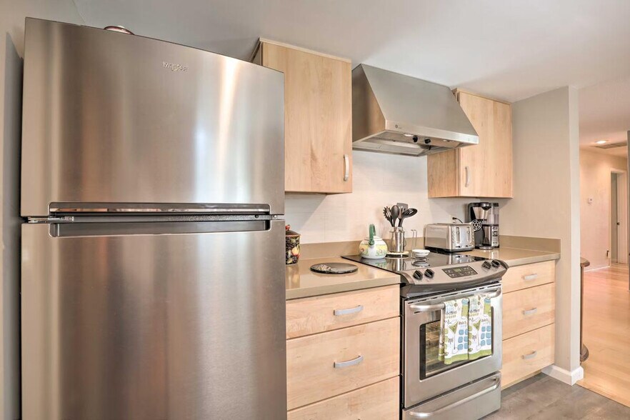 Building Photo - 40 Longfellow Cir