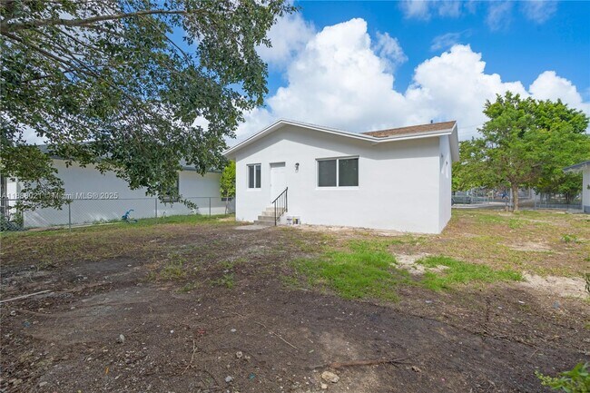 Building Photo - 667 NW 14th St