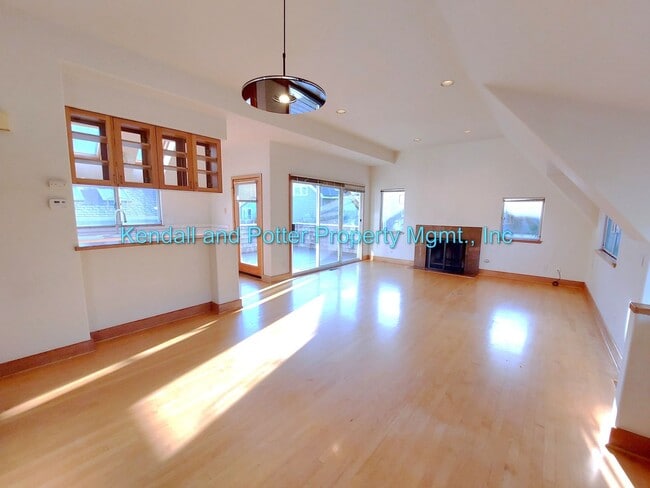 Building Photo - Unique Yacht Harbor 3bed/2bath Home with S...