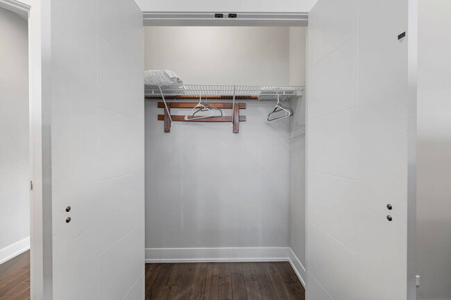 Building Photo - 2019 N Bingham St