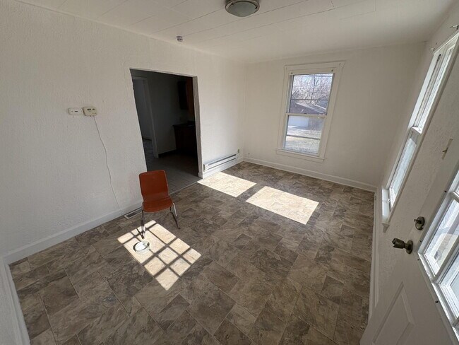 Building Photo - Move in ready home for lease.