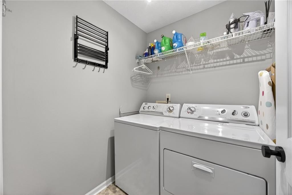 Building Photo - 9899 Vista Cir