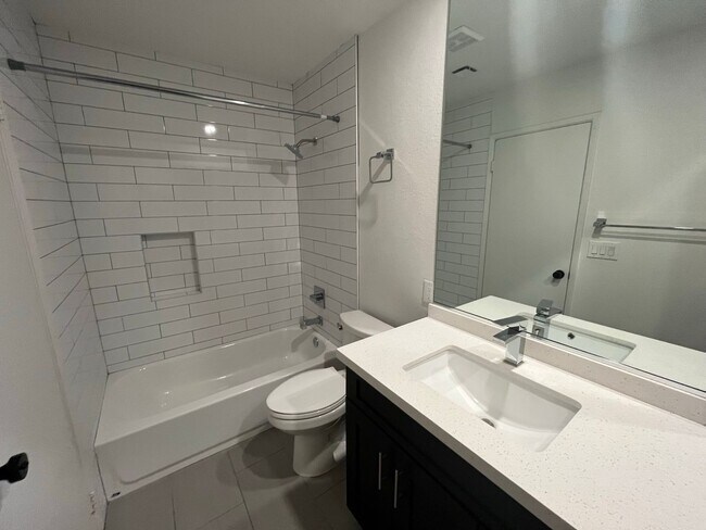 Building Photo - 3 Bedroom Townhome in the Dartmouth Trace Community Near N Dobson Rd and W University Dr!