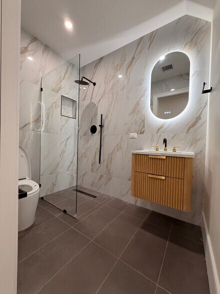 Building Photo - 77A Somers St