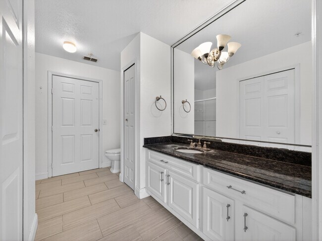 Building Photo - 13003 Plantation Park Cir