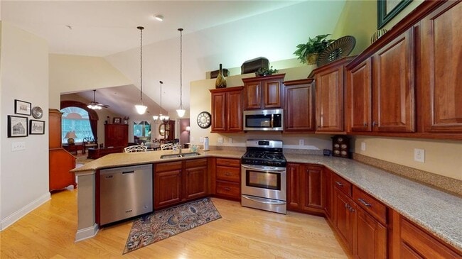 Building Photo - 100 Highlands Ridge Pl SE